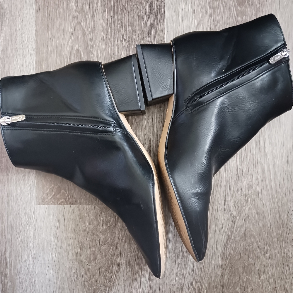 Circus by Sam Edelman Black Faux Leather  Bootie Side Zipper 1.5" Heel Sz 9.5
